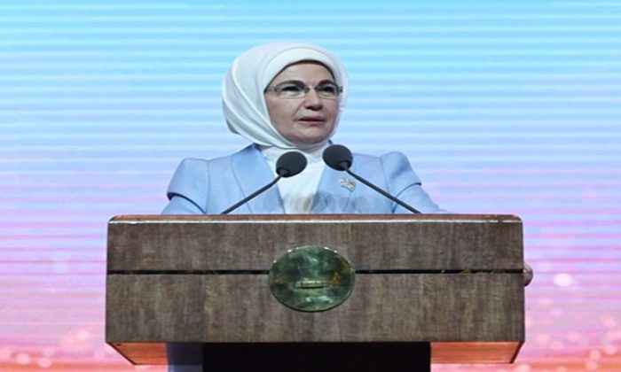 Emine Erdoğan, “Merhametin Dili Kuş Dili Vakıf Haftası Toplantısı”na katıldı