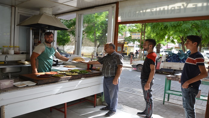LEZZETİN TEK ADRESİ BİRECİKTE ŞEVKET ŞAHİN DÖNER KEBAP KAVURMA