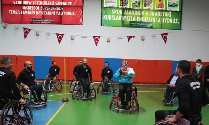 BAŞKAN BEYAZGÜL ENGELLİLERLE BASKETBOL VE GOALBALL OYNADI