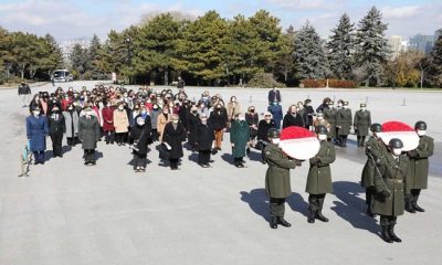 Millî Savunma Bakanı Hulusi Akar’ın Eşi Sayın Şule Akar ve Beraberindeki Komutan Eşleri Anıtkabir’i Ziyaret Etti