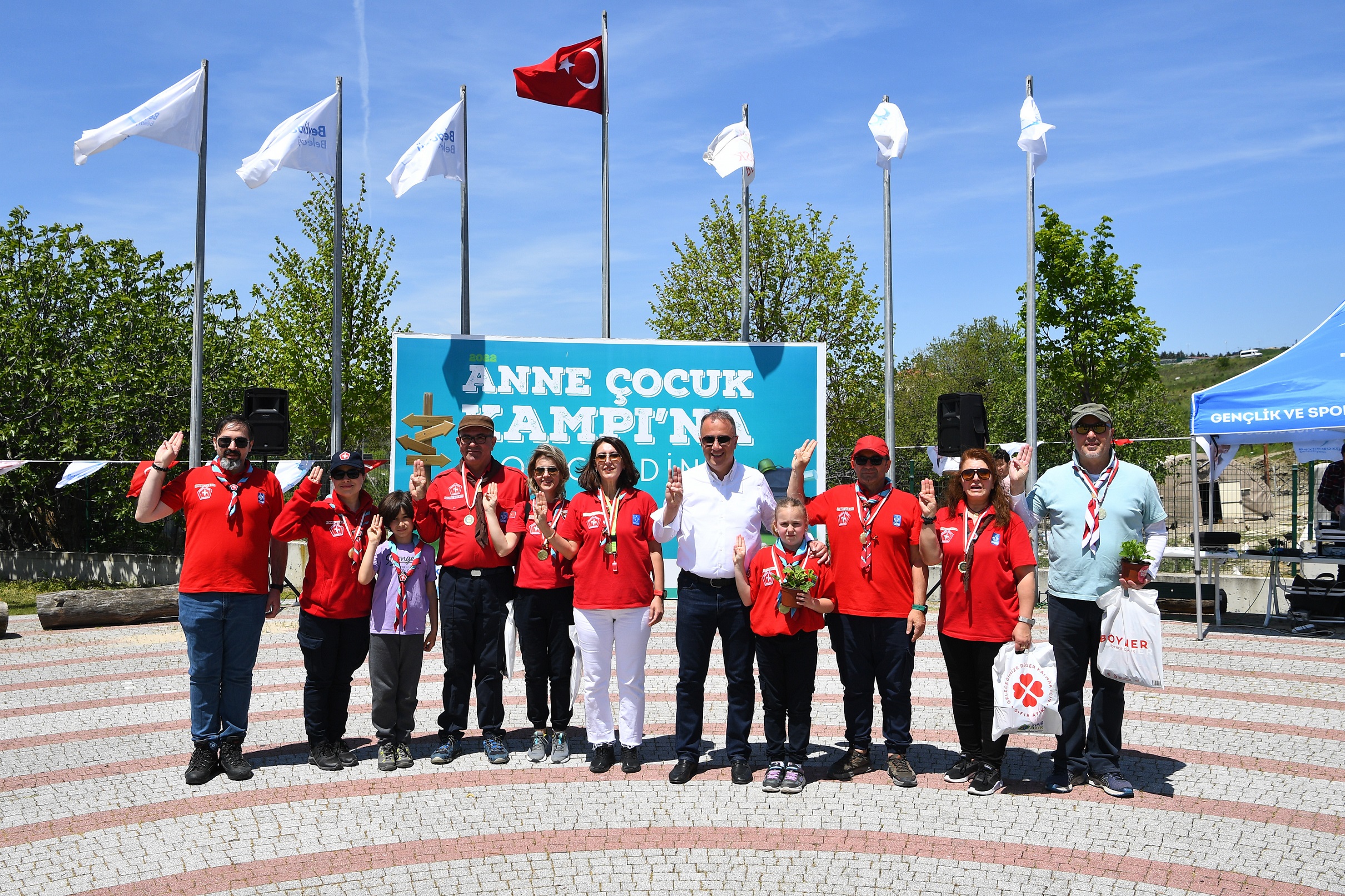 “ANNELERİN SEVGİSİ TOPLUMUN GELECEĞİNİ ŞEKİLLENDİRİYOR”