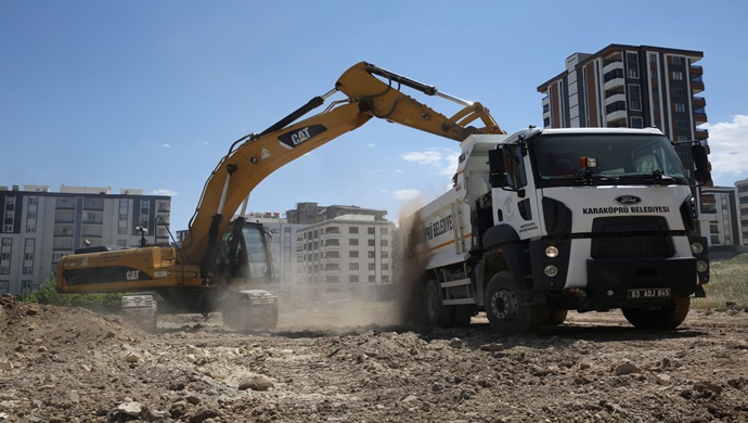 KARAKÖPRÜ’DE ÜSTYAPI VE YOL ÇALIŞMALARI SÜRÜYOR