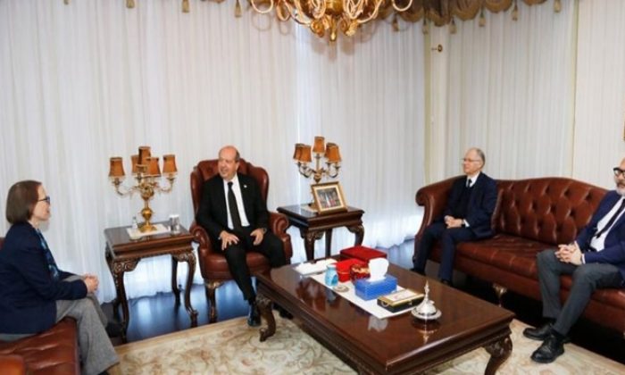 Cumhurbaşkanı Ersin Tatar, Amerika Birleşik Devletleri Büyükelçisi Judith Garber’a veda yemeği verdi