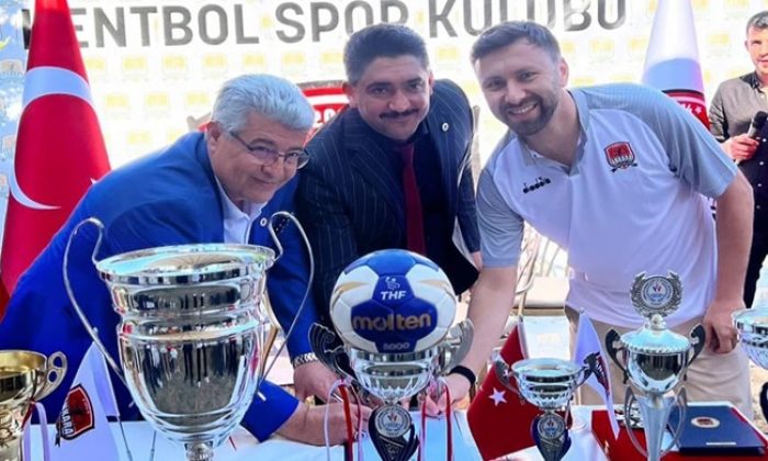 ANKARA HENTBOL SPOR KULÜBÜ YÖNETİM KURULU BAŞKANI AZİZ KIZILCA BAŞKANLIĞINDA İMZA TÖRENİ YAPILDI