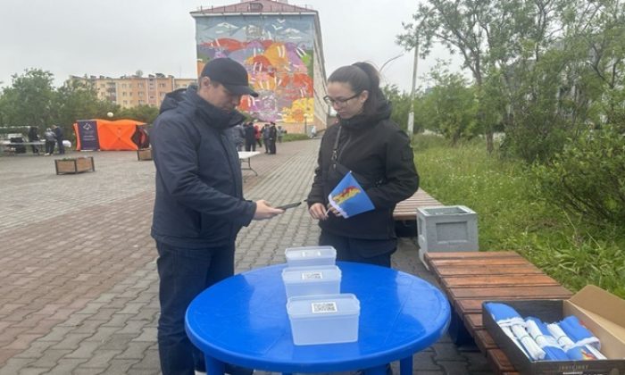 Çukotka’da Birleşik Rusya ve MGER’den aktivistler SVO katılımcılarını desteklemek için bir miting düzenlediler