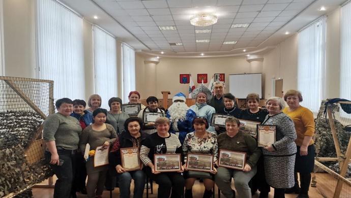 Saratov bölgesinde, Birleşik Rusya, cepheye verdikleri destekten dolayı gönüllülere ödüller verdi